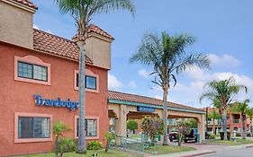 Lynwood Century Freeway Travelodge 2*